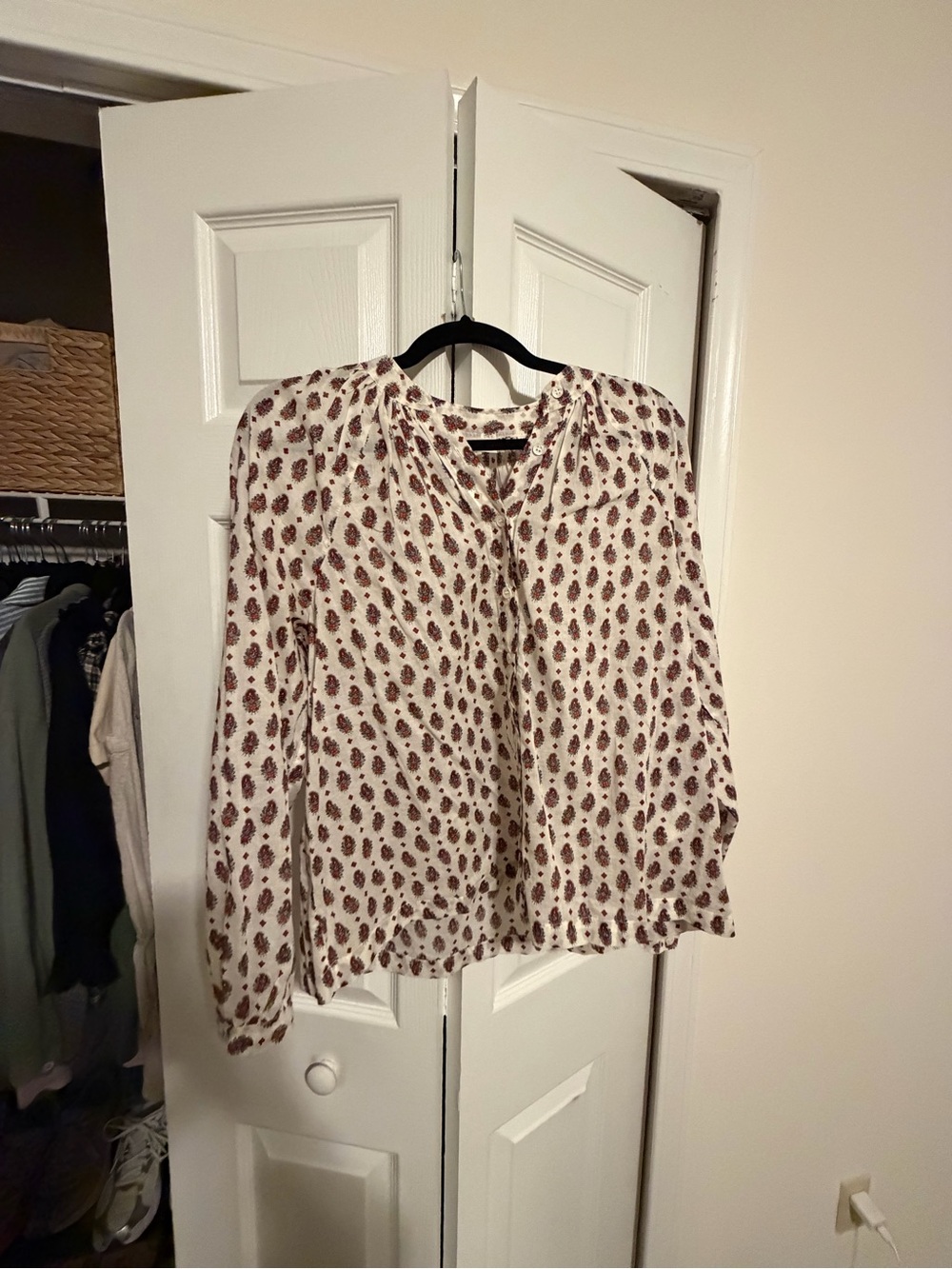 Doen women’s White Long-Sleeve Printed Blouse